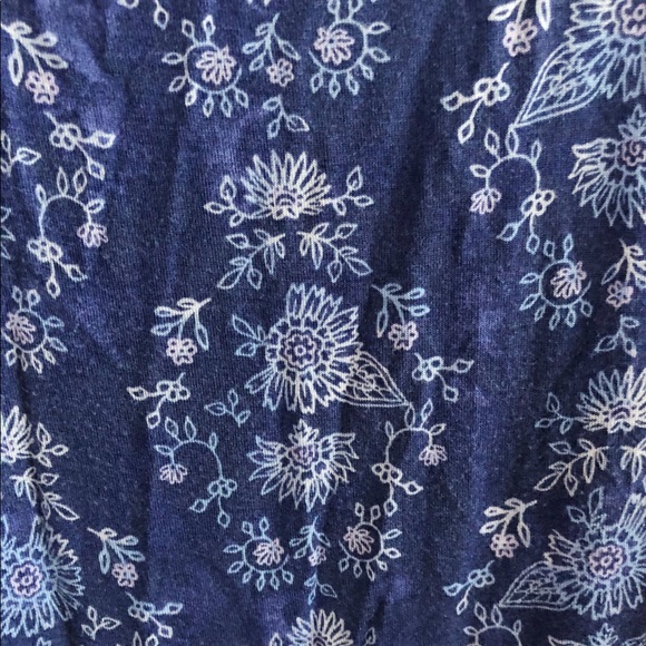 💙BOGO Blue Flowery Tank Top - Picture 2 of 3